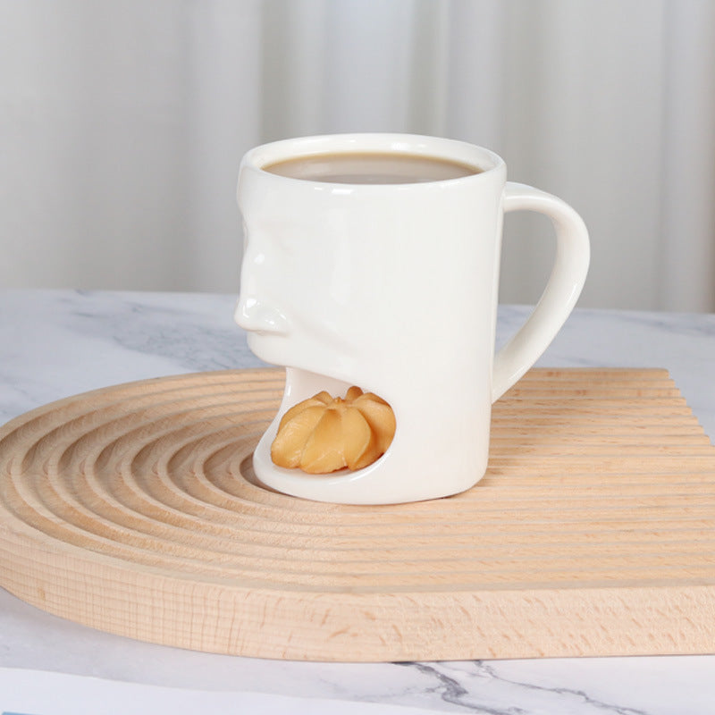 Creative face-shaped mug for eating cookies