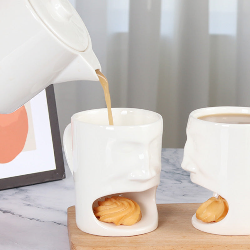 Creative face-shaped mug for eating cookies