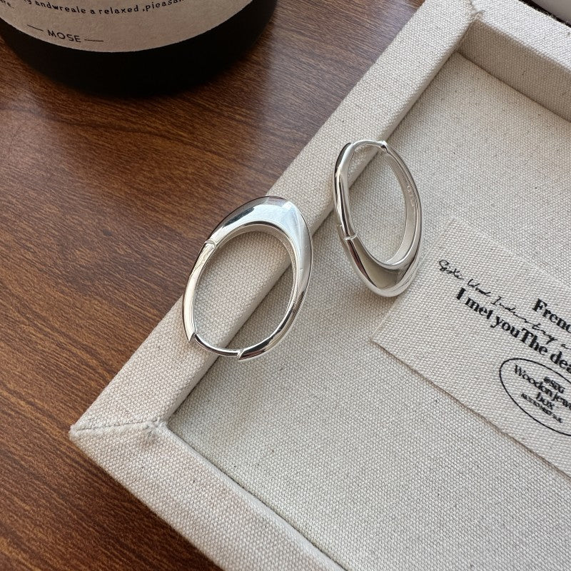 Minimal Oval Hoop Earrings in 925 Sterling Silver