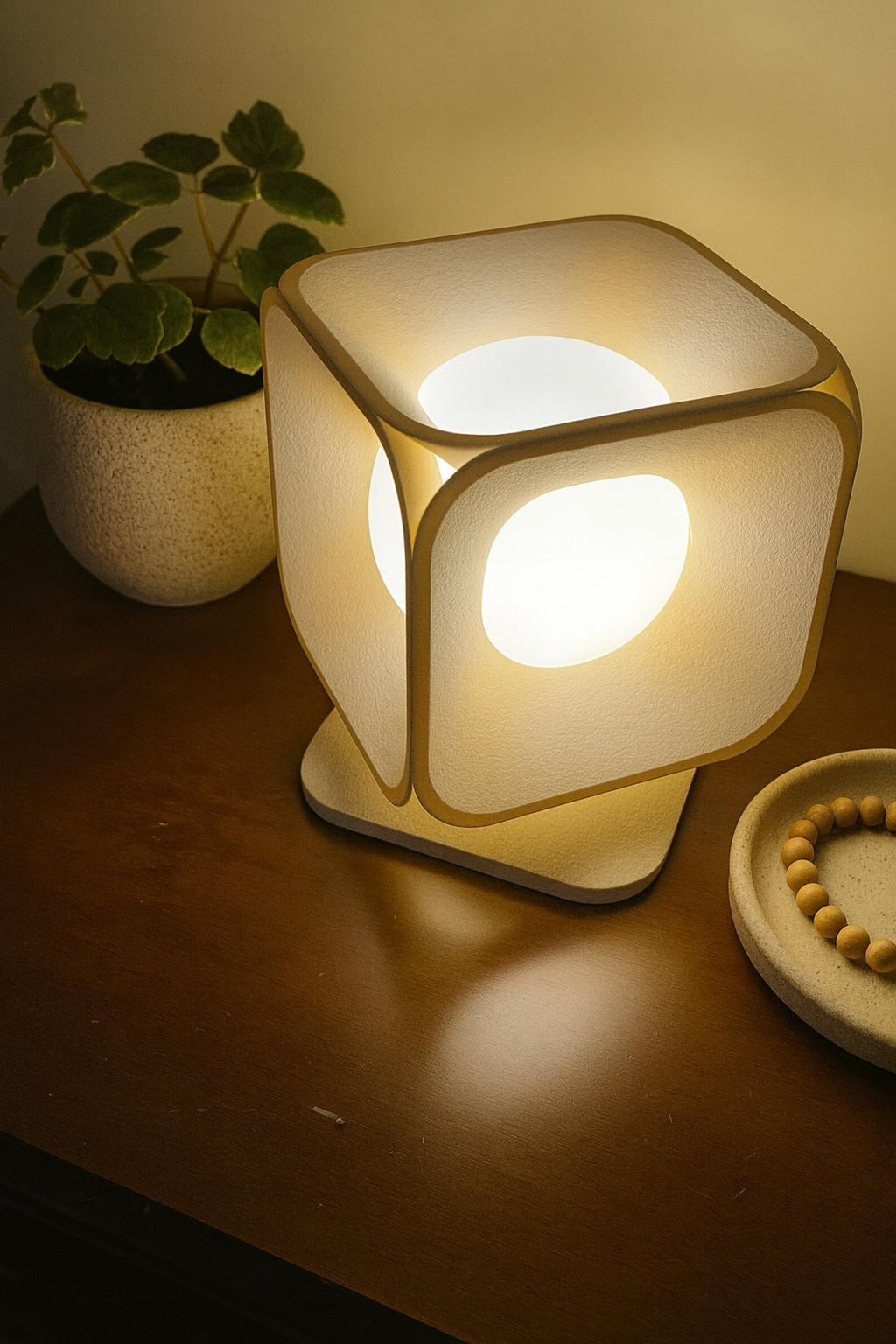 Sculptural Table Lamp: Minimalist Geometric Modern Lighting