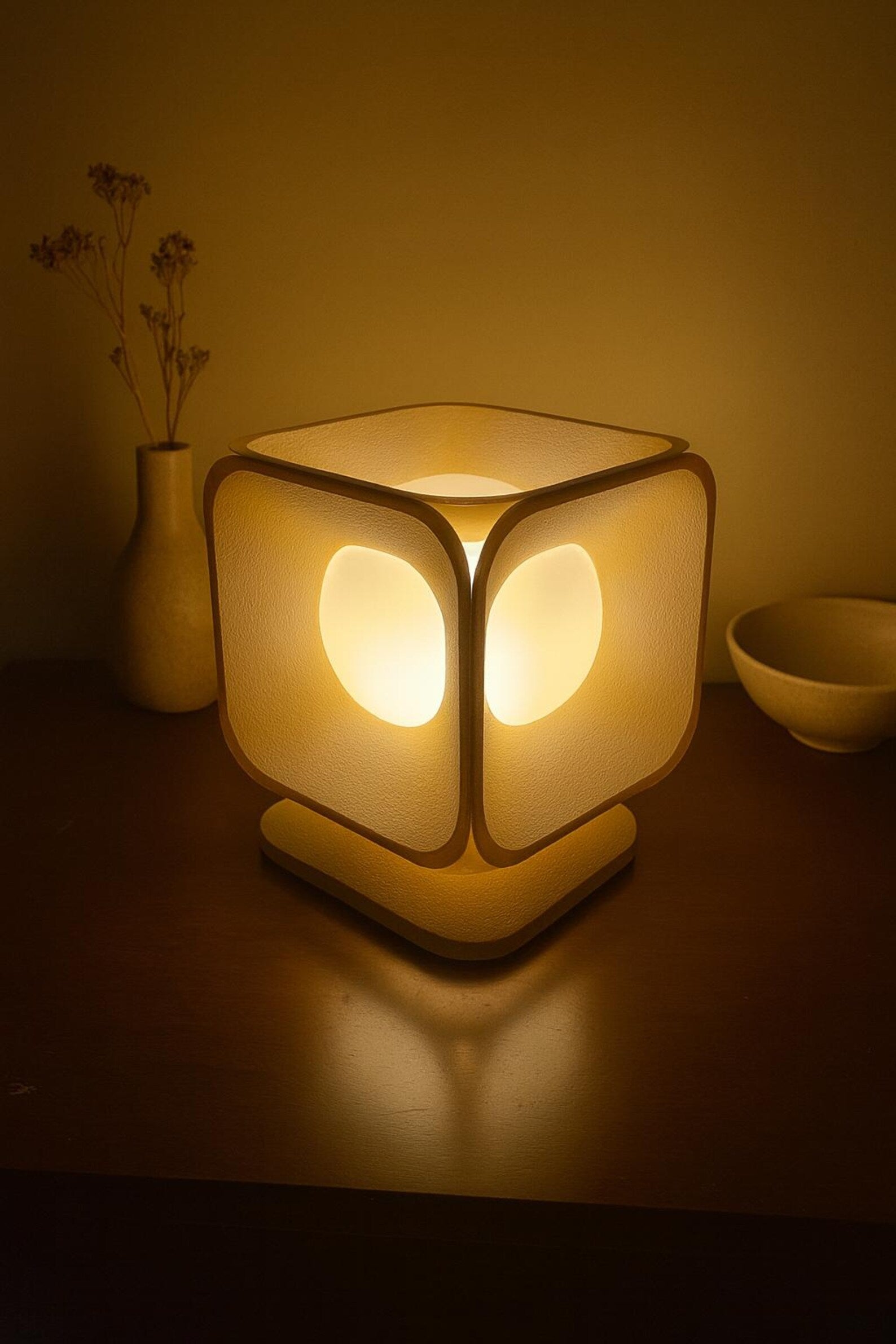 Sculptural Table Lamp: Minimalist Geometric Modern Lighting